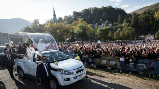 A Lourdes, les p&egrave;lerins s&eacute;duits par un pape "simple" et proche des plus vuln&eacute;rables