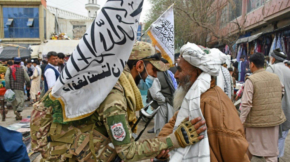 El l&iacute;der de los talibanes afganos arremete contra la comunidad internacional