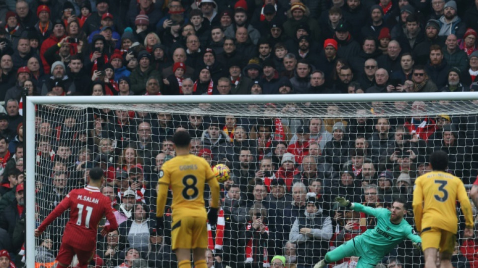 Liverpool vence Wolverhampton e recupera vantagem na lideran&ccedil;a do Ingl&ecirc;s