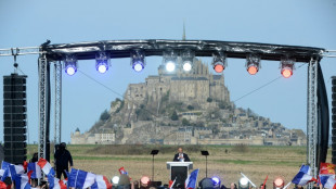 Au pied du mont Saint-Michel, Zemmour pr&eacute;sente sa nouvelle recrue et exalte la "puissance" de la France