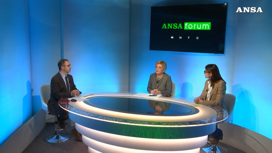 Calderone, credo molto di pi&ugrave; nel congedo paritario che nel salario minimo