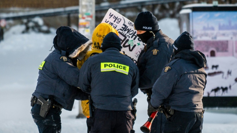 Manifestants anti-mesures sanitaires: la police intervient pour d&eacute;bloquer les rues d'Ottawa