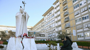 Le pape Fran&ccedil;ois dans un &eacute;tat critique entame sa deuxi&egrave;me semaine d'hospitalisation