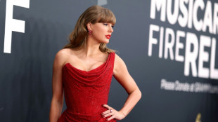 Taylor Swift chora em documentário ao lembrar do assassinato de meninas na Inglaterra
