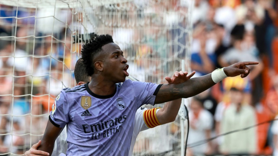 Tr&ecirc;s torcedores do Valencia condenados por insultos racistas contra Vini Jr