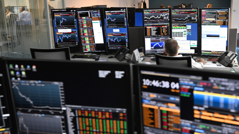 Borsa: Milano invariata, corre Leonardo, gi&ugrave; Buzzi e Stellantis