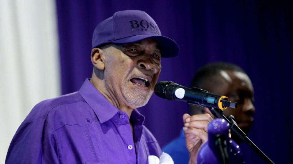 Pol&iacute;cia emite ordem de captura contra ex-presidente do Suriname