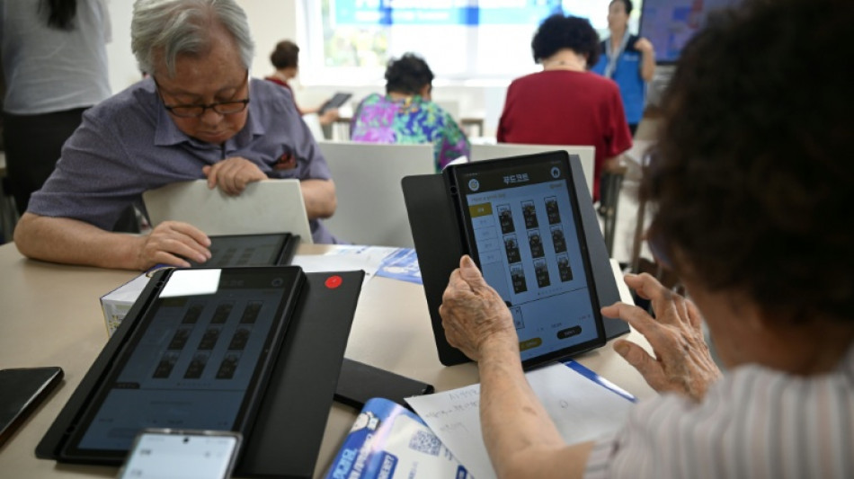 South Korea aims to save seniors lost in digital age