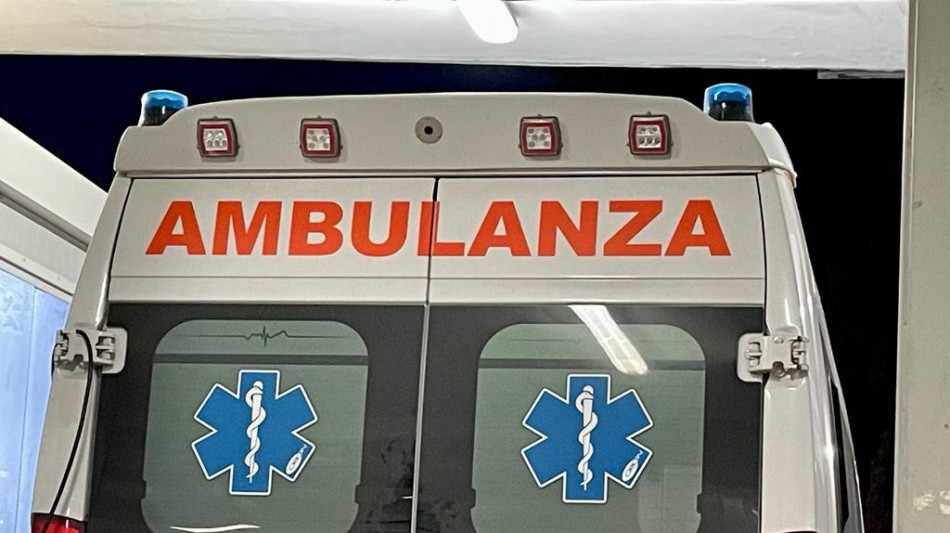 Operaio muore folgorato, investito dall'alta tensione