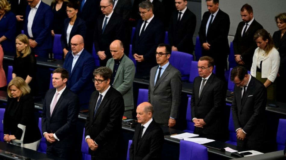Schweigeminute im Bundestag f&uuml;r in Mannheim get&ouml;teten Polizisten