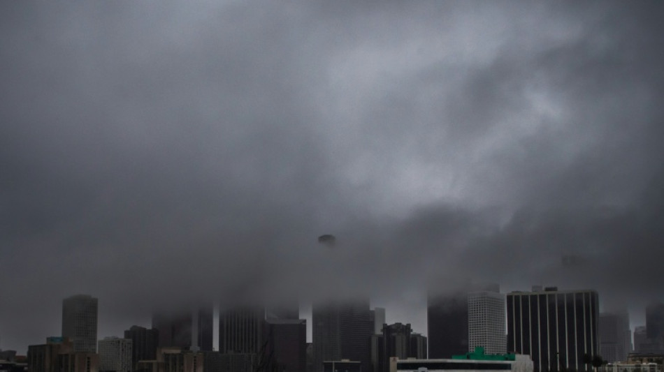 Intensas lluvias e inundaciones repentinas golpean el sur de California
