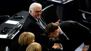 Frankreichs Pr&auml;sident Macron w&uuml;rdigt Sch&auml;uble in einer auf Deutsch gehaltenen Rede