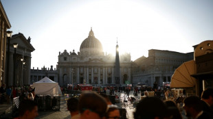 D&eacute;but des fun&eacute;railles du pape Fran&ccedil;ois, entour&eacute; d'une mar&eacute;e de fid&egrave;les et de VIP