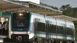 Trem Maia mexicano &eacute; inaugurado com promessa de prosperidade e acusa&ccedil;&otilde;es de 'ecoc&iacute;dio'
