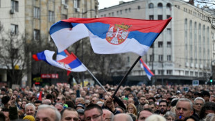 Tausende Serben protestieren in Belgrad gegen mutma&szlig;lichen Wahlbetrug