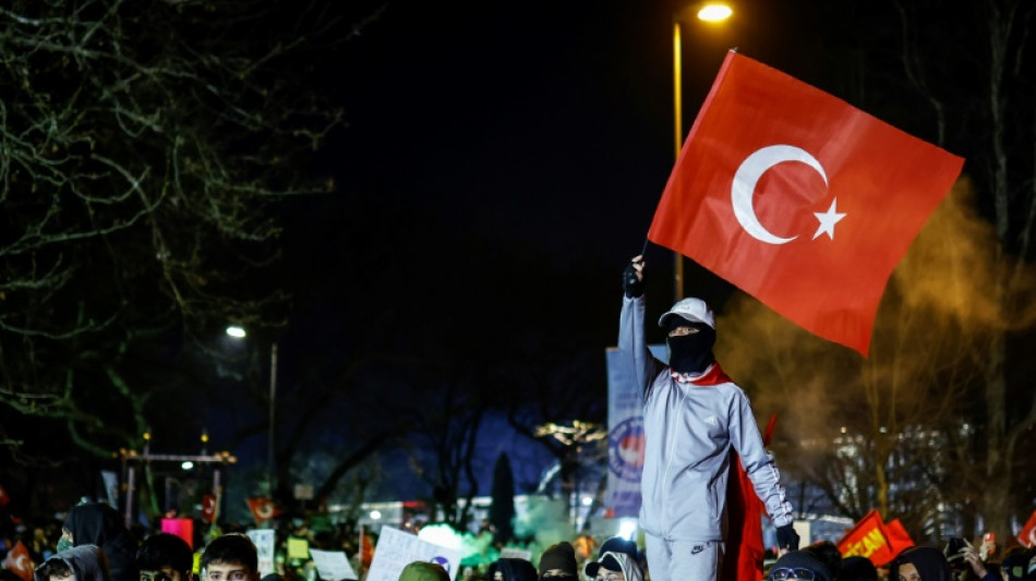 Turquie : le maire d'Istanbul incarc&eacute;r&eacute;, contestation dans les rues et dans urnes