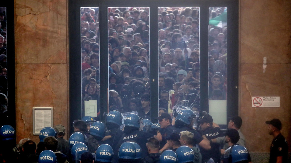 Scontri al corteo proPal a Milano, 6 misure cautelari e altri 8 indagati