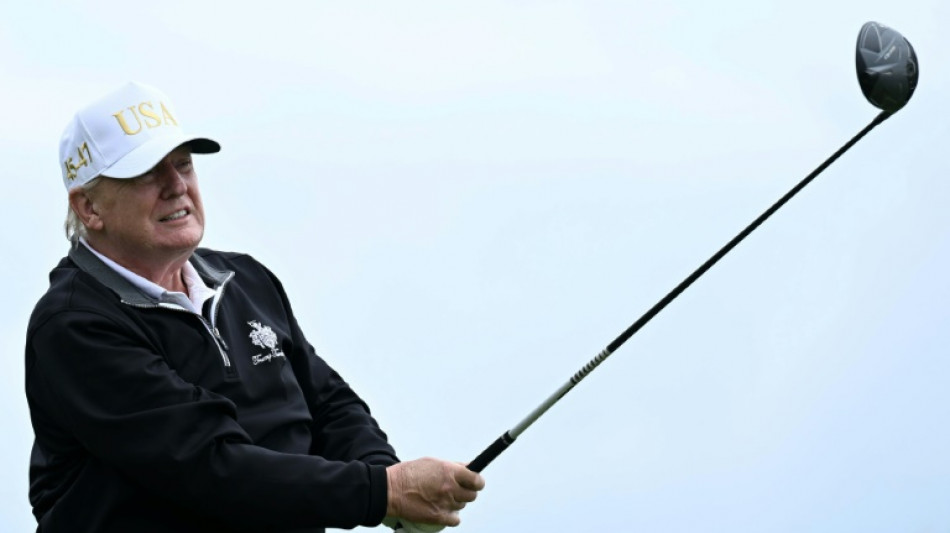 Trump conclut son s&eacute;jour &eacute;cossais en inaugurant un nouveau parcours de golf