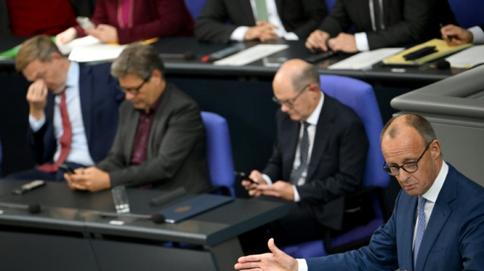 Kanzler "mit dem R&uuml;cken zur Wand": Merz wirft Scholz Versagen vor