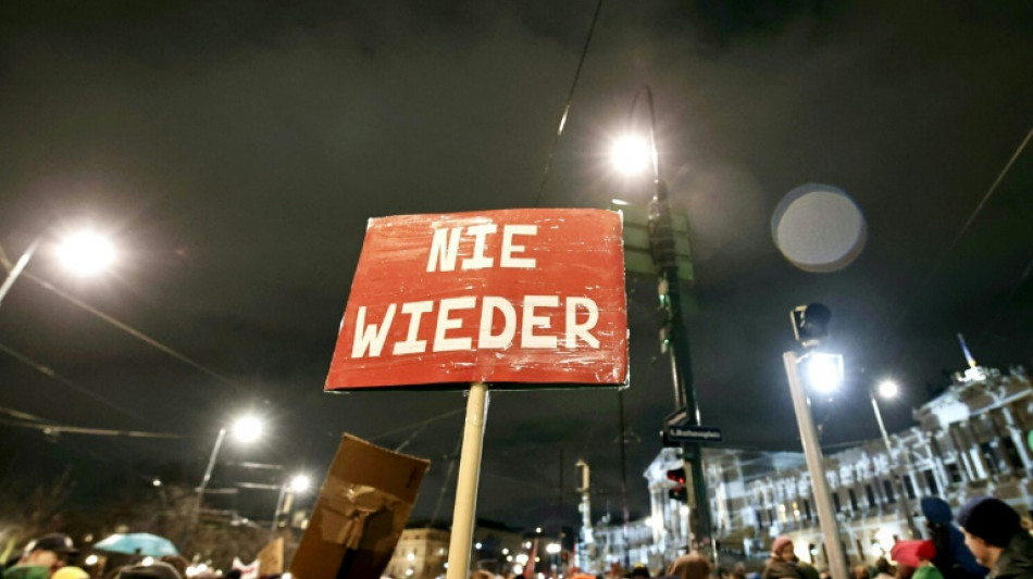Tausende gehen in &Ouml;sterreich gegen Rechtsextremismus auf die Stra&szlig;e
