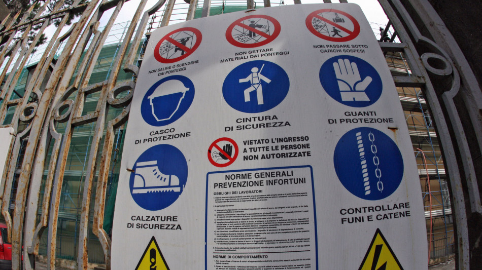 Lavoratore muore investito al porto di Ravenna