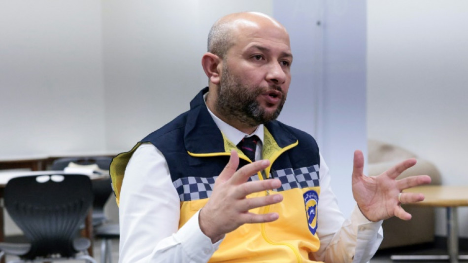 Chefe dos Capacetes Brancos s&iacute;rios 'sonha' em parar de retirar corpos de escombros