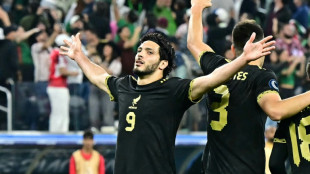 Sem brilhar, M&eacute;xico vence Rep&uacute;blica Dominicana (3-2) na abertura da Copa Ouro