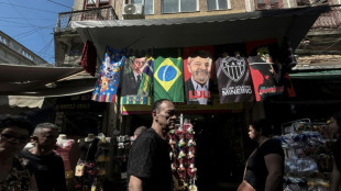 &iquest;Lula o Bolsonaro? En Rio, las toallas con efigies se popularizan a tres meses de los comicios