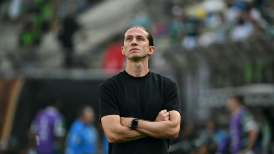 Flamengo anuncia renova&ccedil;&atilde;o de Filipe Lu&iacute;s at&eacute; o final de 2027