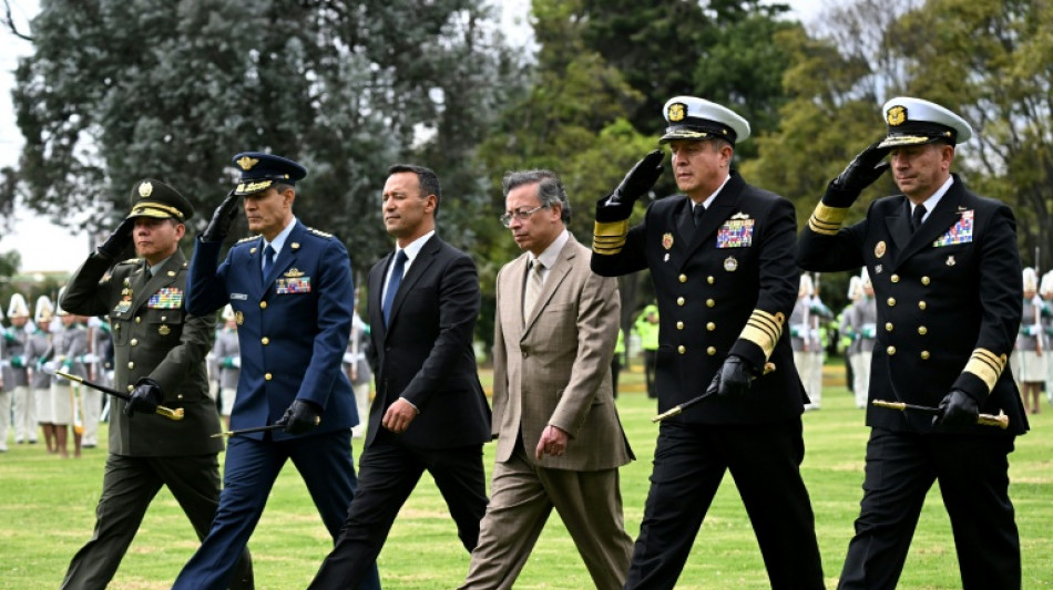 Col&ocirc;mbia eleva a 12 n&uacute;mero de menores mortos desde outubro em bombardeios militares