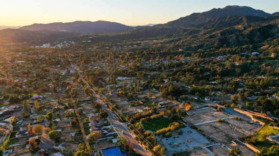 Un a&ntilde;o despu&eacute;s de los incendios de Los &Aacute;ngeles, sobrevivientes sufren para reconstruir