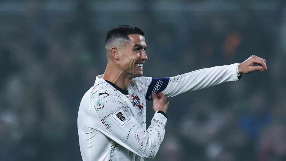 A 40 anni CR7 replica la rovesciata che affondò la Juventus