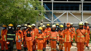 Schweigeminute zu Beginn von offizieller Trauerzeit für Erdbebenopfer in Myanmar