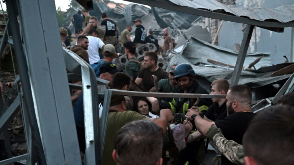 Ukraine: le bilan du bombardement d'un restaurant grimpe &agrave; neuf morts
