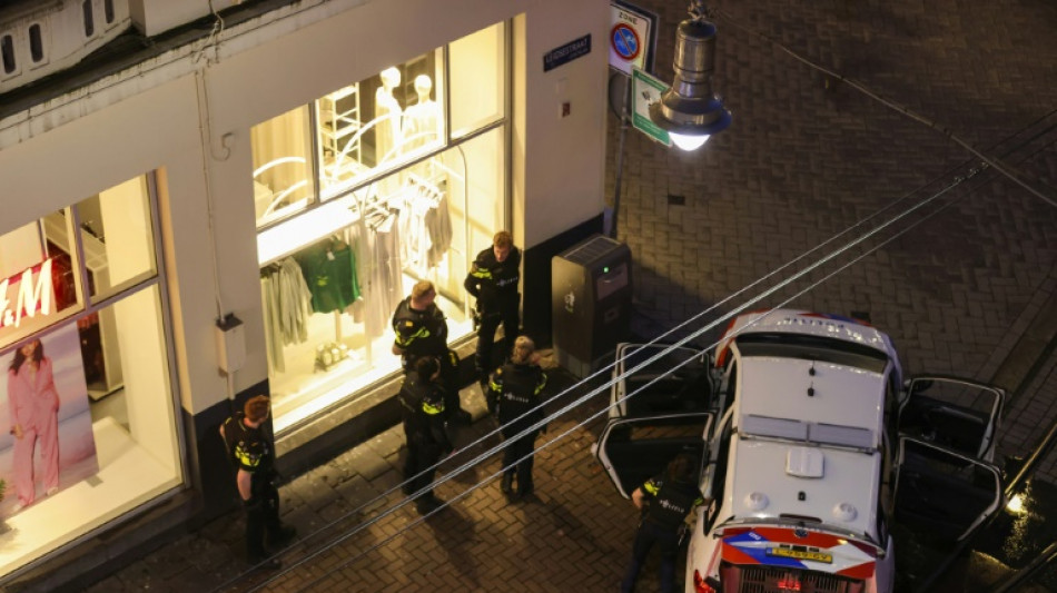 Amsterdamer Polizei beendet Geiselnahme in Apple-Shop mit spektakul&auml;rem Einsatz