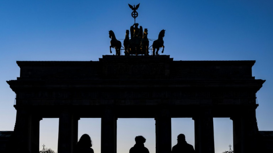 84-Jähriger fährt mit Auto durch gesperrtes Brandenburger Tor in Berlin