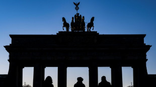 84-Jähriger fährt mit Auto durch gesperrtes Brandenburger Tor in Berlin
