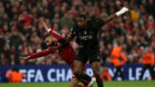 PSG vence Liverpool em Anfield (2-0) e vai &agrave;s semifinais da Champions