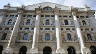 Borsa: Milano chiude in calo (-0,4%), bene Tim, gi&ugrave; Stellantis