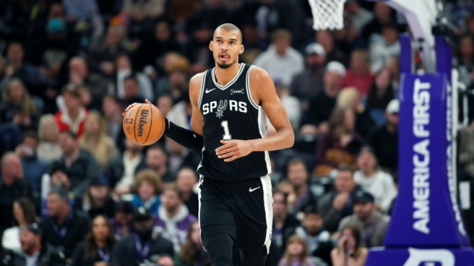 NBA: San Antonio finit fort, le derby de LA pour les Clippers