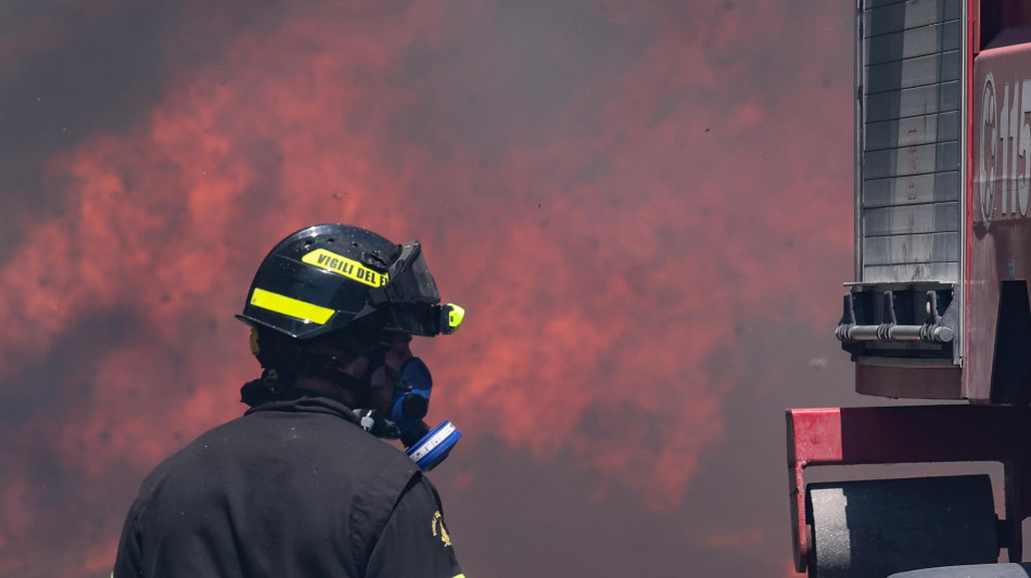 Incendio in un'abitazione a Massa: muore un uomo, grave la moglie