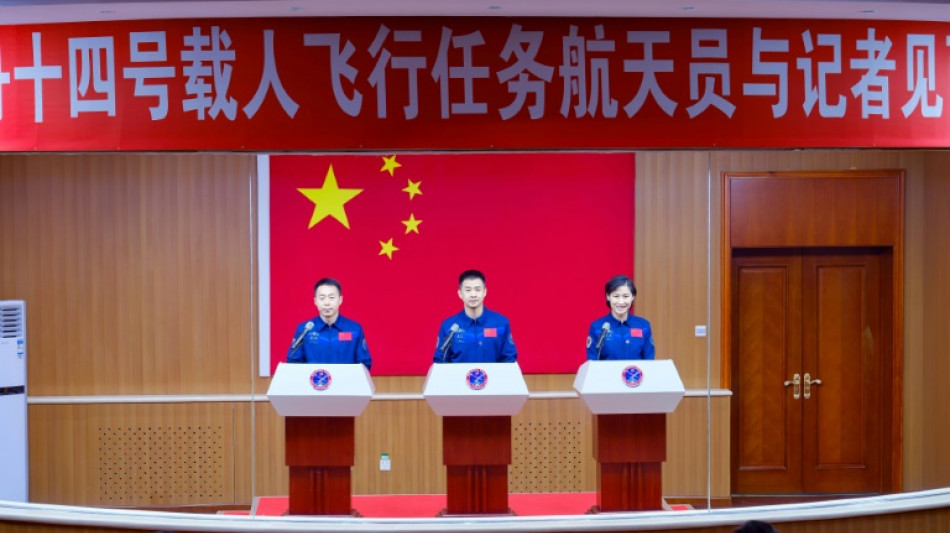 Tres astronautas llegan a la estación espacial china
