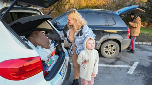 A la fronti&egrave;re hongroise, les premiers Ukrainiens fuient les combats