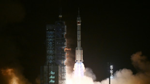 Arrimage d'un vaisseau spatial chinois &agrave; la station Tiangong (Chine Nouvelle)