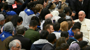 Le pape re&ccedil;oit en audience des r&eacute;fugi&eacute;s arriv&eacute;s gr&acirc;ce aux couloirs humanitaires