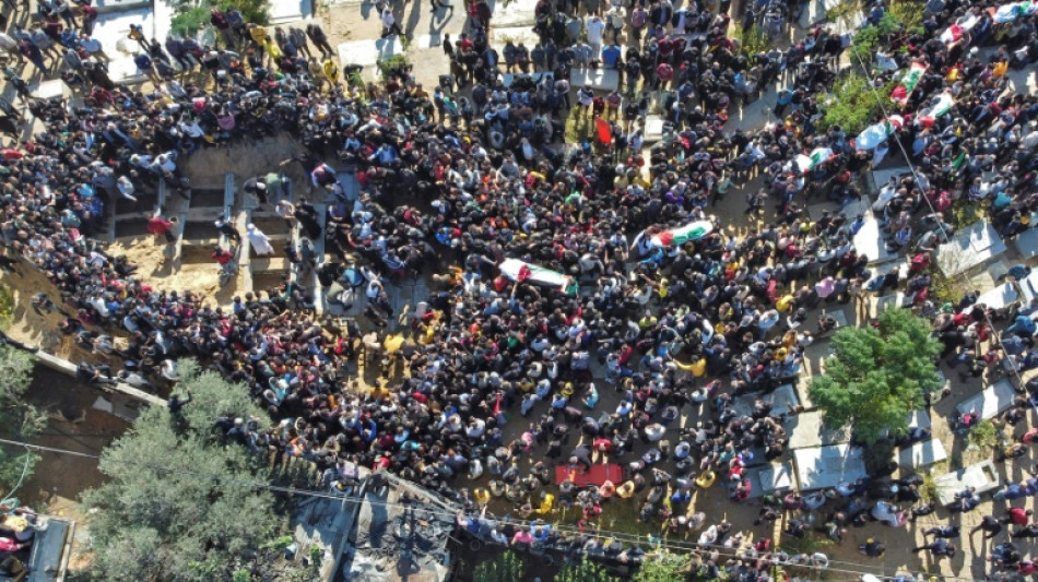 Miles de palestinos participan en el funeral de las 21 v&iacute;ctimas del incendio en Gaza
