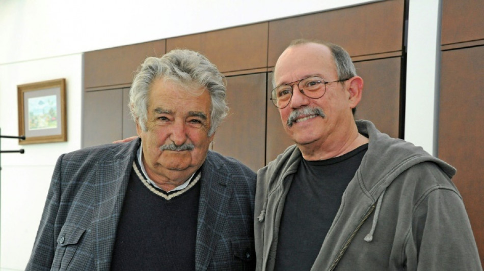 Cantautor cubano Silvio Rodr&iacute;guez saluda "para siempre" a "Pepe" Mujica 