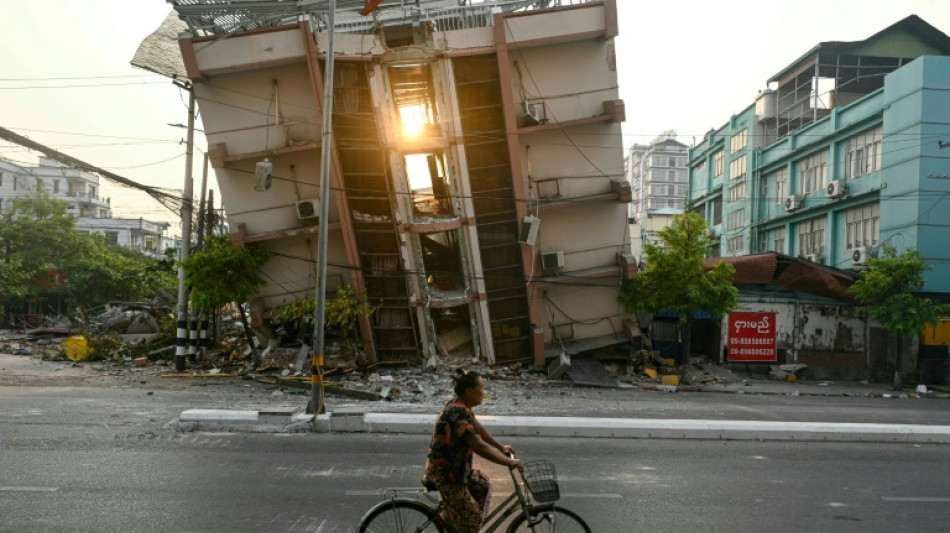 Myanmar gedenkt der Erdbebenopfer - Frau am vierten Tag aus Trümmern gerettet