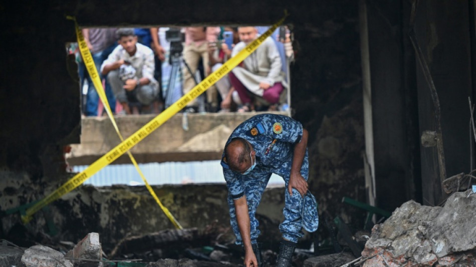 El balance del accidente de avi&oacute;n sobre una escuela de Banglad&eacute;s sube a 31 muertos