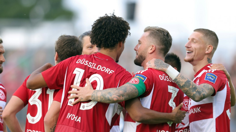 D&uuml;sseldorf springt an Tabellenspitze - St. Pauli stolpert